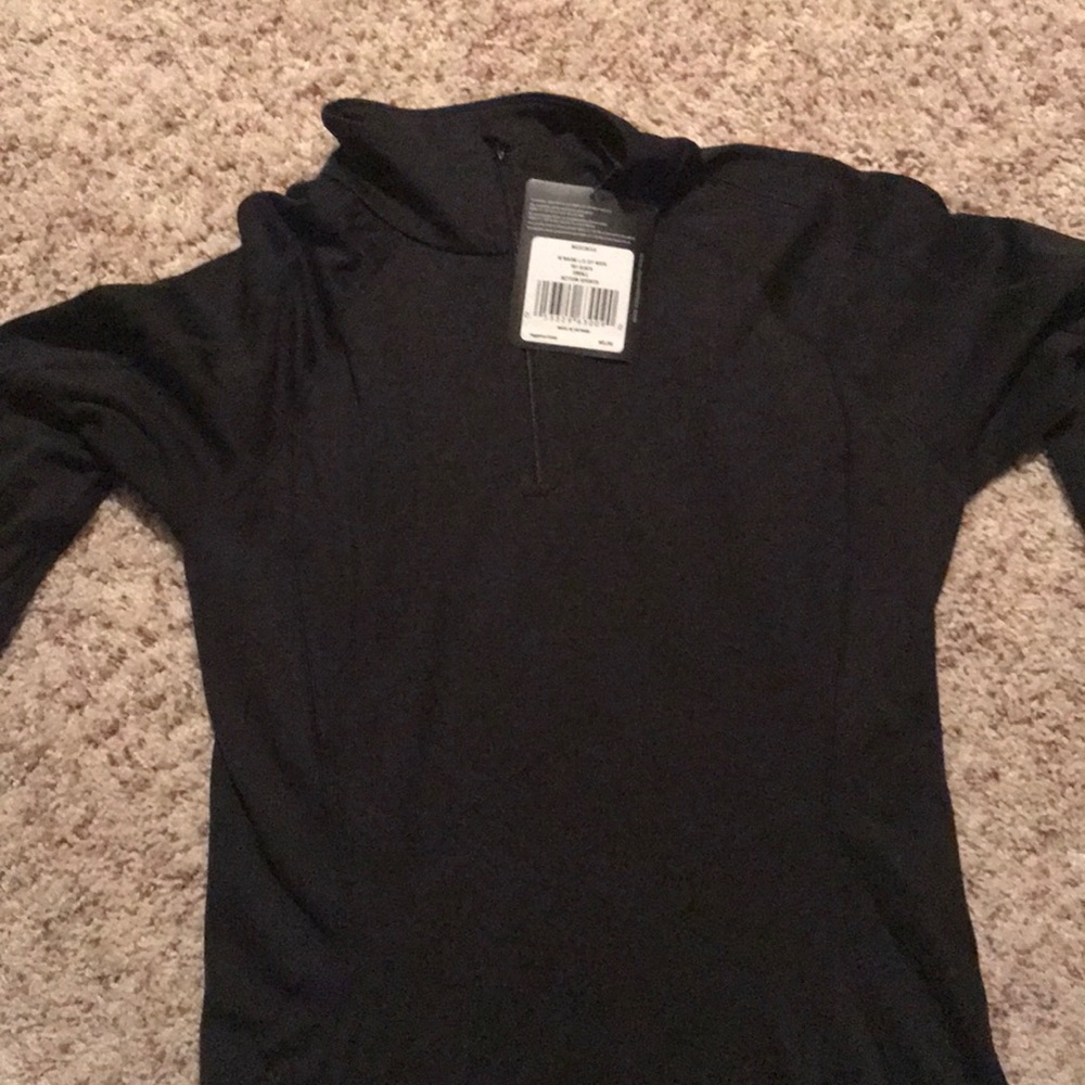 North face under shell quarter zip up